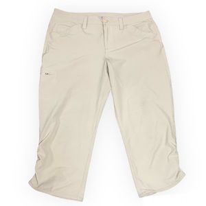 Eddie Bauer Women’s mid rise capri hiking Cargo pants in Tan color Size 10